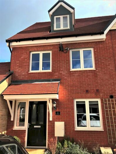 3 Bedroom Town House To Rent In Ritson Lane, Aylesbury HP18