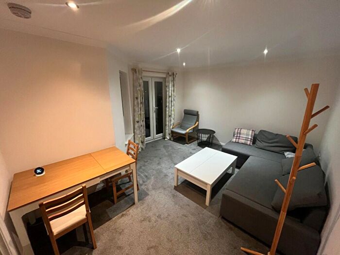 2 Bedroom Flat To Rent In Bulldale Road, Glasgow, G14