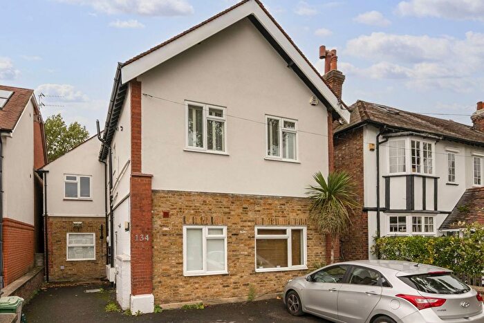 2 Bedroom Flat For Sale In Broad Lane, Hampton, TW12