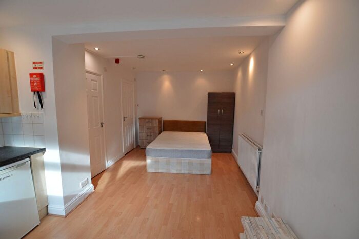 Studio To Rent In Hainault Road, London, E11