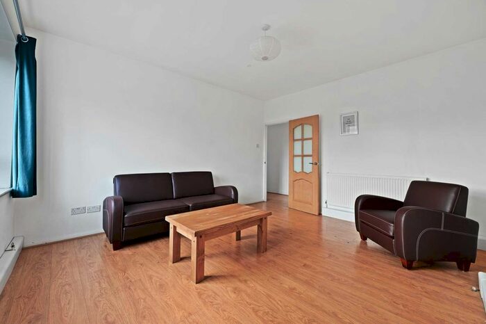 3 Bedroom Flat To Rent In Arlington House, Tunis Road, London, W12