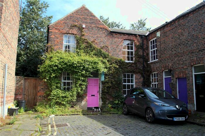 2 Bedroom Mews House To Rent In Cobble Court Mews, York, YO24