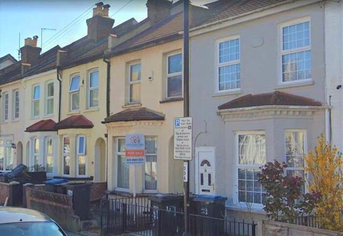 3 Bedroom Terraced House To Rent In Dennett Road, CR0