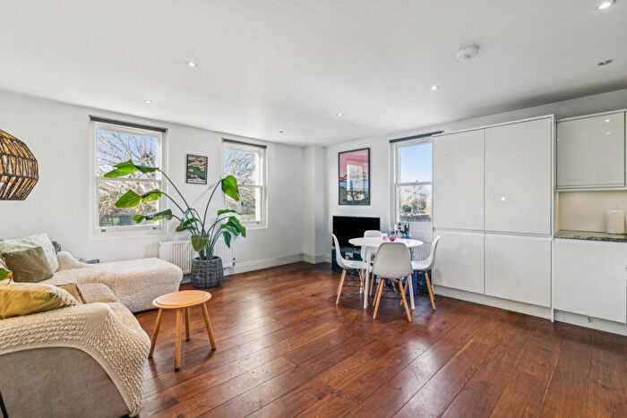 2 Bedroom Flat For Sale In Latchmere Road, London, SW11