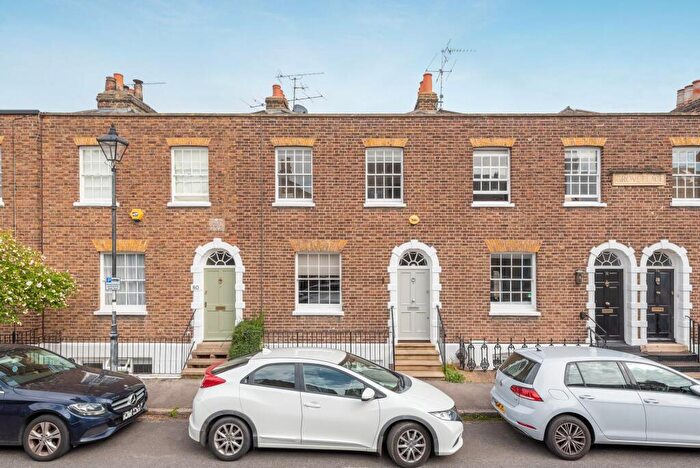 3 Bedroom Terraced House For Sale In Grove Road, Windsor, SL4