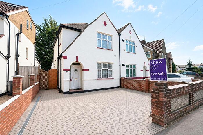 4 Bedroom Semi-Detached House For Sale In Chatsworth Crescent, Hounslow, TW3