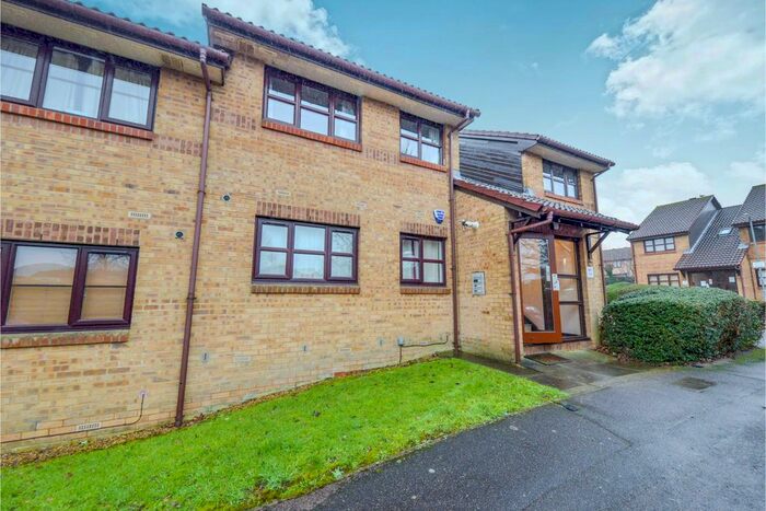 1 Bedroom Flat To Rent In Milford Close, St.Albans, AL4