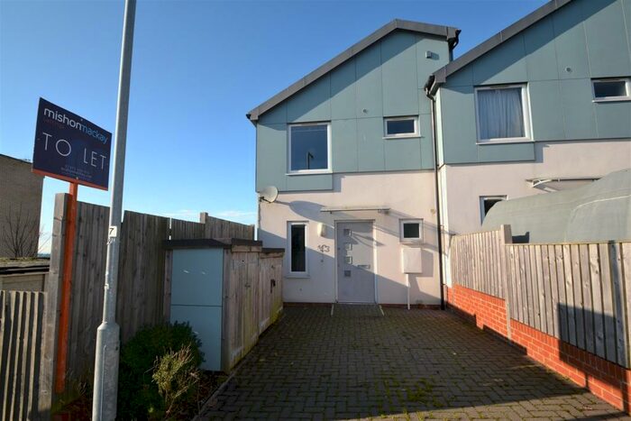 4 Bedroom Semi-Detached House To Rent In Bevendean Road, Brighton, BN2