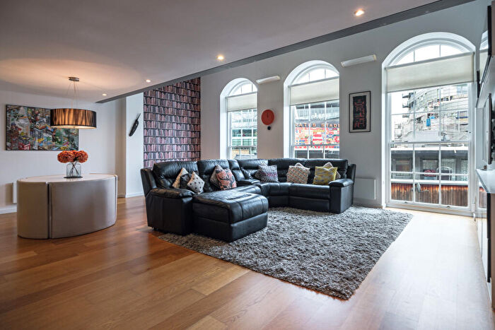 2 Bedroom Flat For Sale In L'Ecole, Holloway, N7