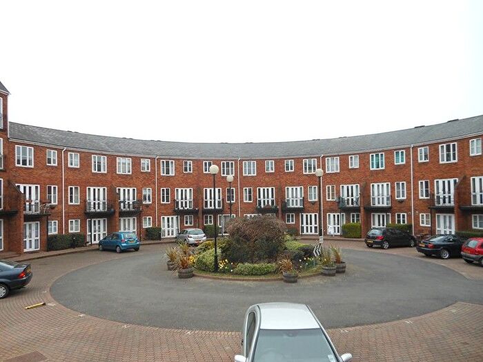 3 Bedroom Flat To Rent In Sovereigns Quay, Bedford, MK40