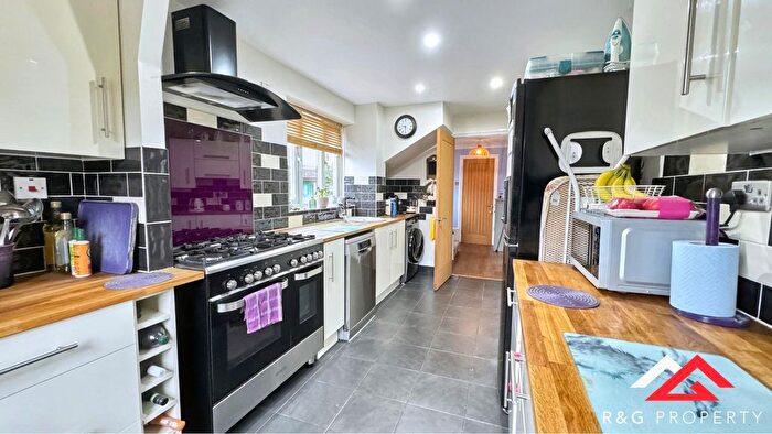 4 Bedroom Detached House For Sale In Magnolia Rise, Trowbridge, BA14