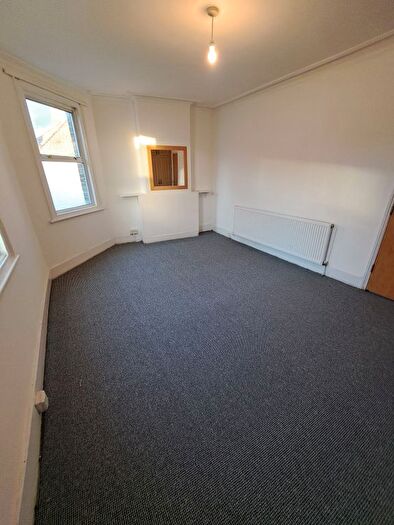 1 Bedroom Flat To Rent In Adelaide Road, Southall, UB2