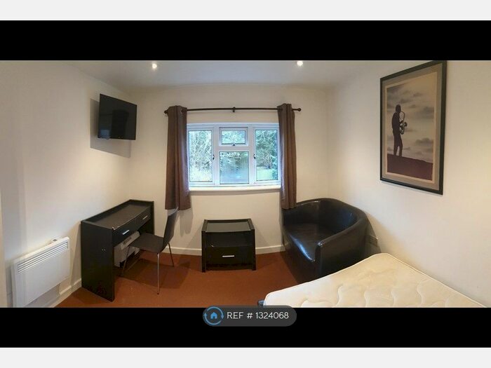 Studio To Rent In Dunmore, Guildford GU2
