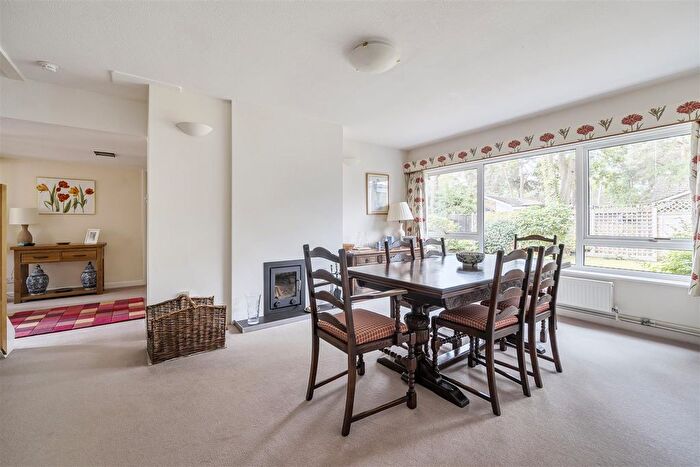 5 Bedroom Detached House For Sale In Edgcumbe Park Drive Crowthorne, Berkshire, RG45