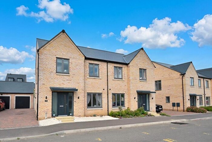 4 Bedroom Semi Detached House For Sale In Currington Avenue, St. Neots, PE19