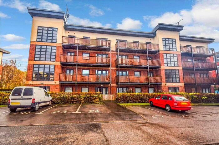 2 Bedroom Flat To Rent In Canalside, Radcliffe M26