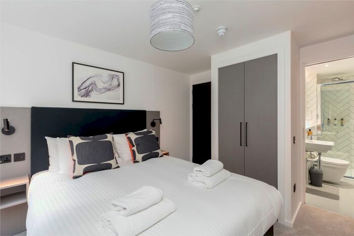 2 Bedroom Flat To Rent In Market Street, Edinburgh, EH1