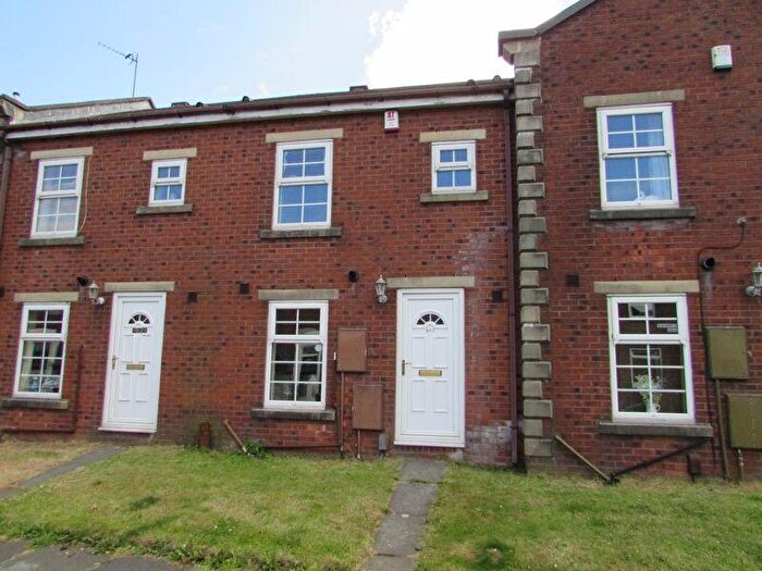 3 Bedroom Town House To Rent In Oldham Road Thornham., OL16