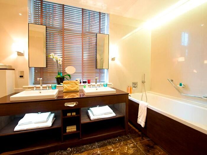2 Bedroom Flat To Rent In London, SW1E