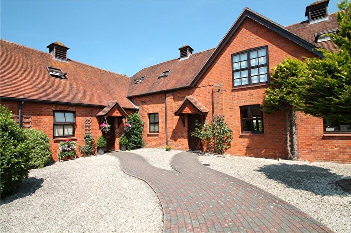 2 Bedroom House To Rent In Lines Road, Hurst, Reading, Berkshire, RG10