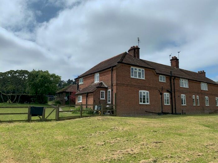 3 Bedroom End Of Terrace House To Rent In Lower Woodcott, Whitchurch, RG28