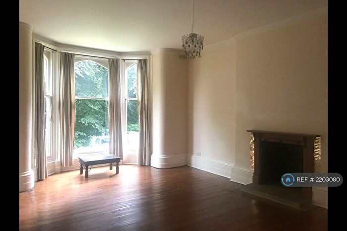 2 Bedroom Flat To Rent In Mount Royd, Bradford, BD8