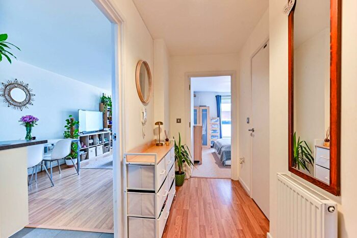 1 Bedroom Flat For Sale In Heath Place, Bow, London, E3