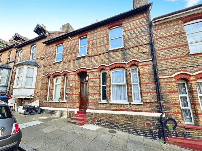 2 Bedroom Flat For Sale In Artillery Road, Ramsgate, Kent, CT11