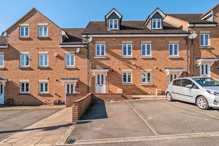 4 Bedroom Town House For Sale In High Wycombe, Buckinghamshire, HP13