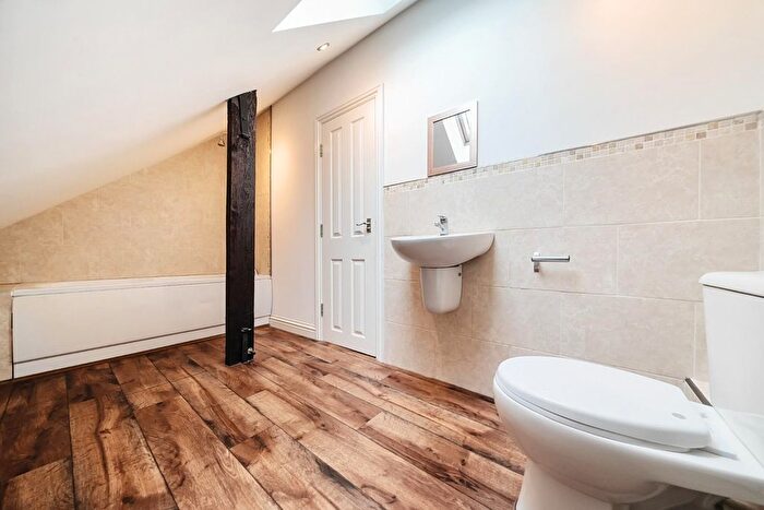 2 Bedroom Flat For Sale In Commercial Street, Tadcaster, LS24