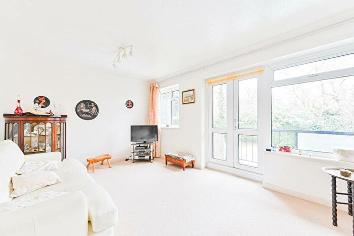 3 Bedroom Flat To Rent In Gooden Court, Harrow On The Hill, Harrow, HA1