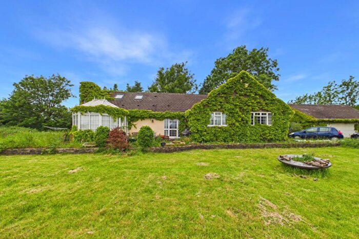 4 Bedroom Bungalow For Sale In Stockheld Lane, Leeds, West Yorkshire, LS15