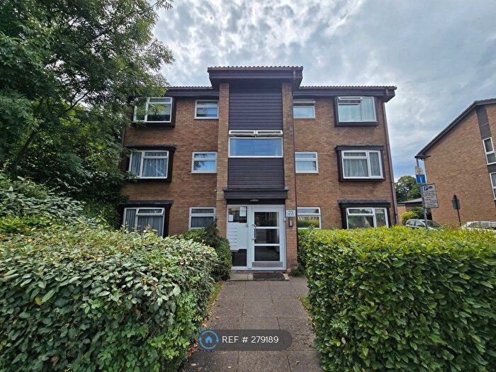 2 Bedroom Flat To Rent In Aldersbrook Road, London, E12