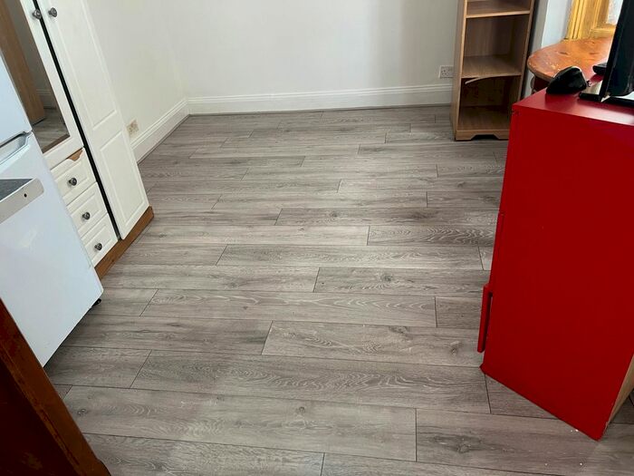 Studio To Rent In East Road ( Inc All Bills), Stratford, E15