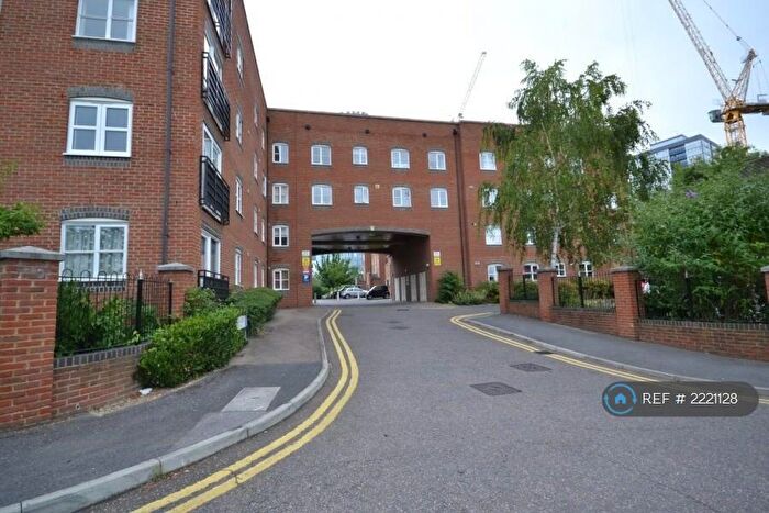 2 Bedroom Flat To Rent In Otter Close, Stratford, E15