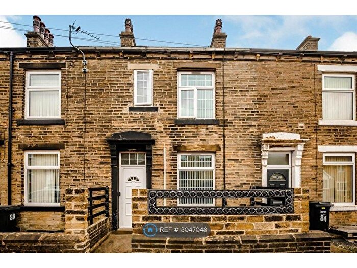 3 Bedroom Terraced House To Rent In Blackwood Grove, Halifax, HX1