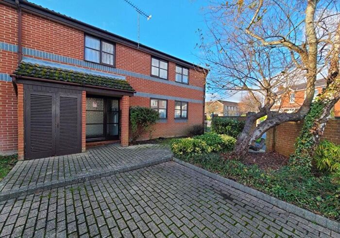 2 Bedroom Flat To Rent In Beaumont Road, Totton, SO40