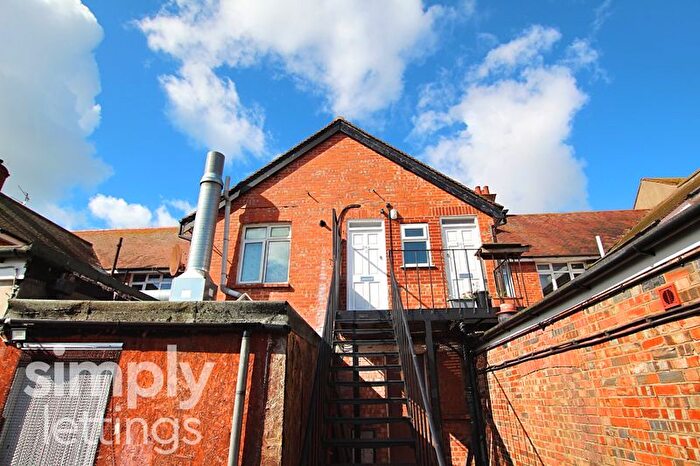 2 Bedroom Flat To Rent In Broadwater Hall, South Farm Road, Broadwater, Worthing, BN14