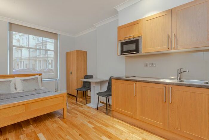 Studio To Rent In Cleveland Gardens, London, W2