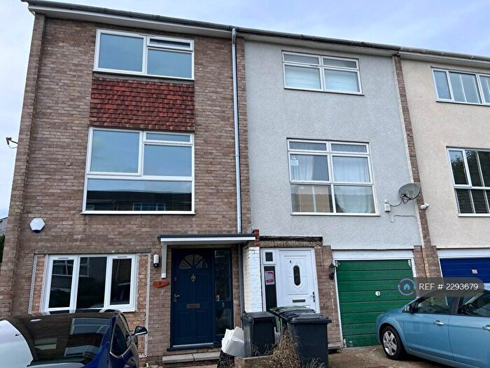 5 Bedroom Semi-Detached House To Rent In April Glen, London, SE23