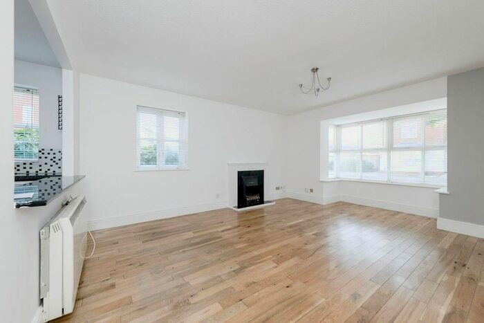 2 Bedroom Flat To Rent In Ware Point Drive, Thamesmead, London, SE28