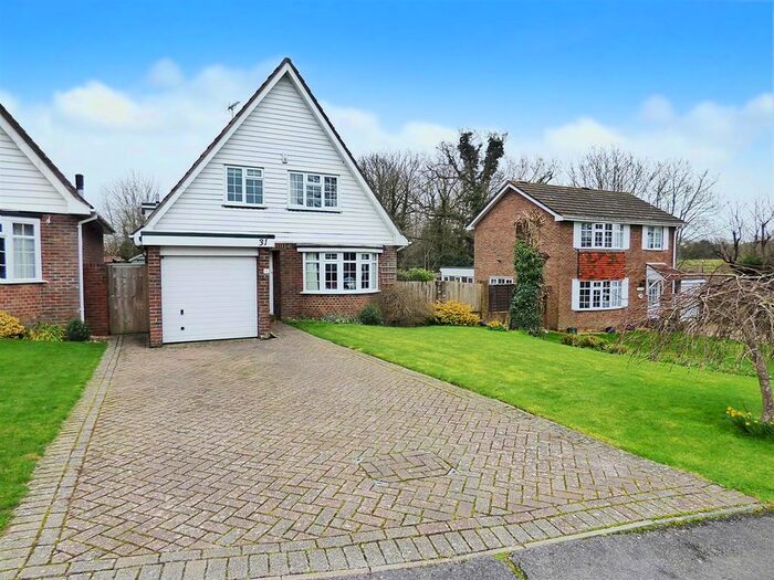 3 Bedroom Chalet To Rent In Merryfield Crescent, Angmering, Littlehampton, BN16