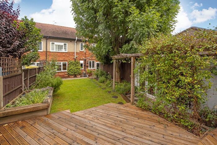 2 Bedroom Maisonette To Rent In Chertsey Road, St Margarets, Twickenham, TW1