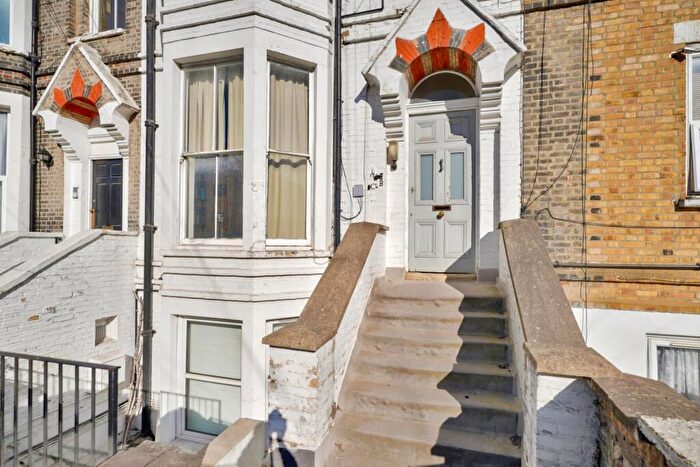 1 Bedroom Apartment For Sale In St. Aubyns Road, Crystal Palace, London, SE19