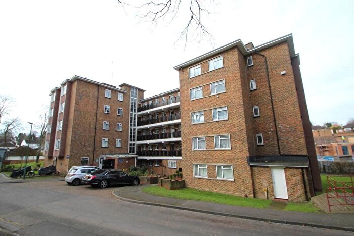 2 Bedroom Flat To Rent In Radcliffe Gardens, Carshalton, SM5
