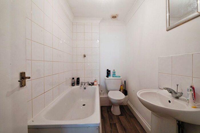 1 Bedroom Flat For Sale In High Road Leytonstone, London, E11