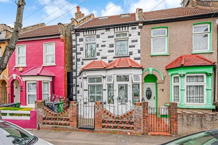 5 Bedroom House For Sale In Walpole Road, Walthamstow, E17