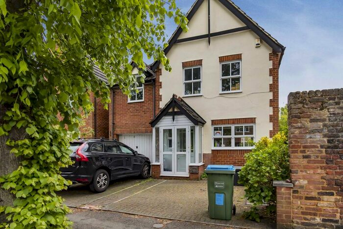 4 Bedroom Detached House To Rent In Princes Road, Teddington, TW11