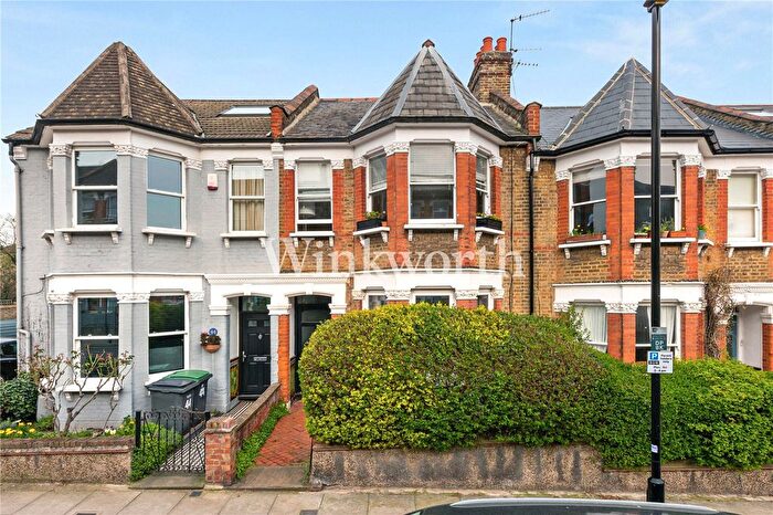 3 Bedroom Flat For Sale In Downhills Park Road, London, N17