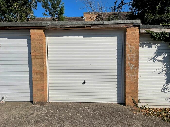 Garage / Parking To Rent In Abbots Field, Gravesend, DA12